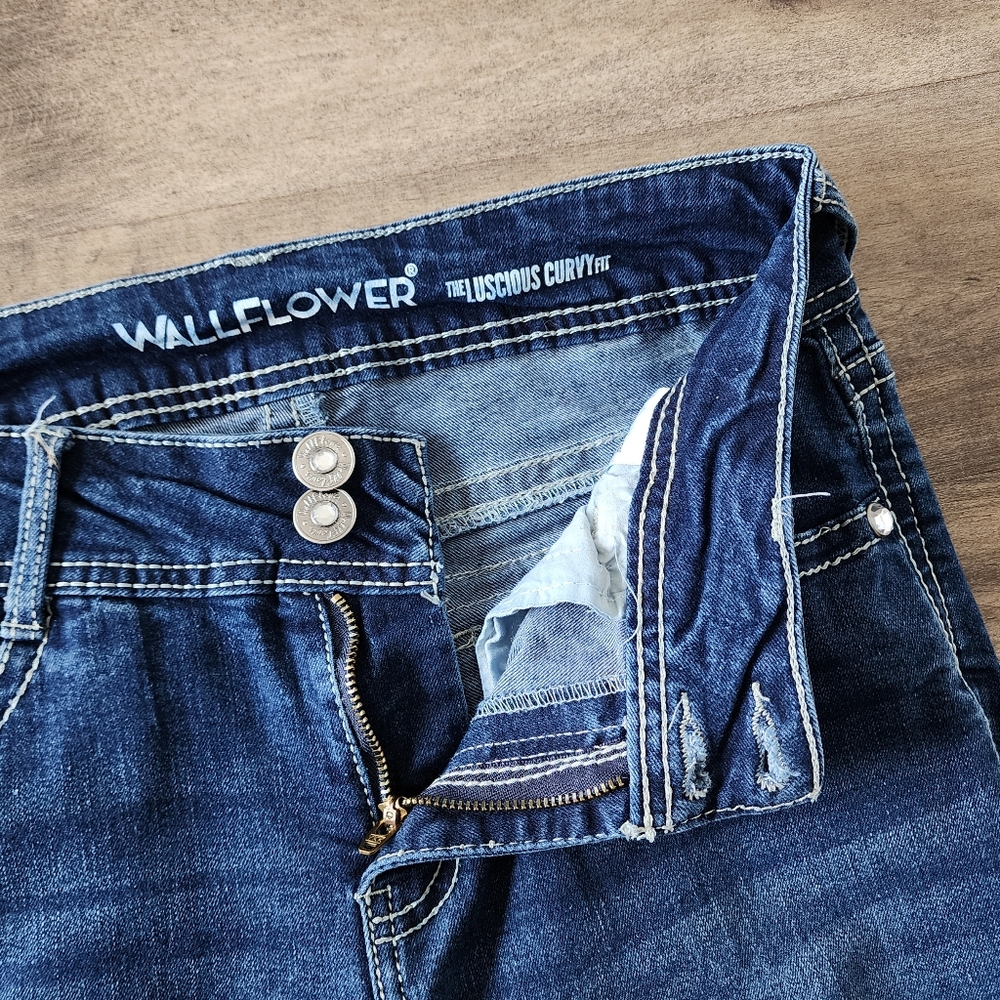 Wallflower Luscious Curvy Bootcut Blue Jean Size 7 - Picture 4 of 16